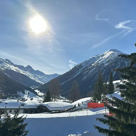 - Ausstattung - Lage *
