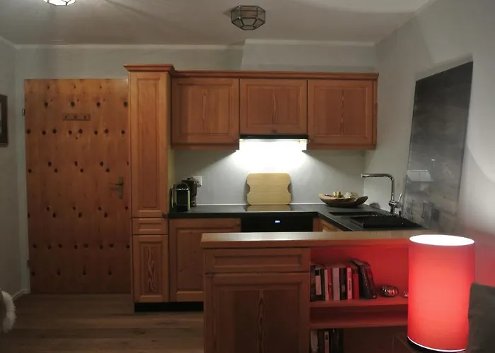 - Ausstattung - Lage 公寓