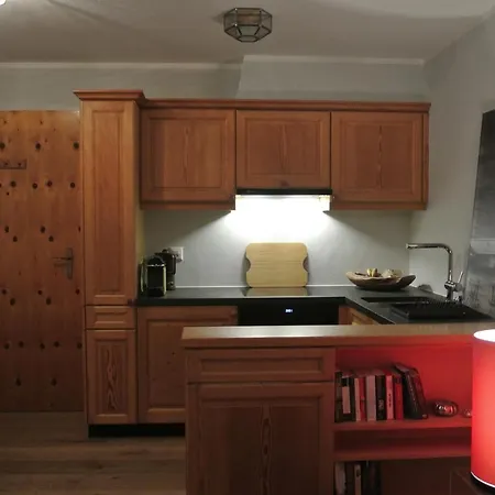 - Ausstattung - Lage Apartment